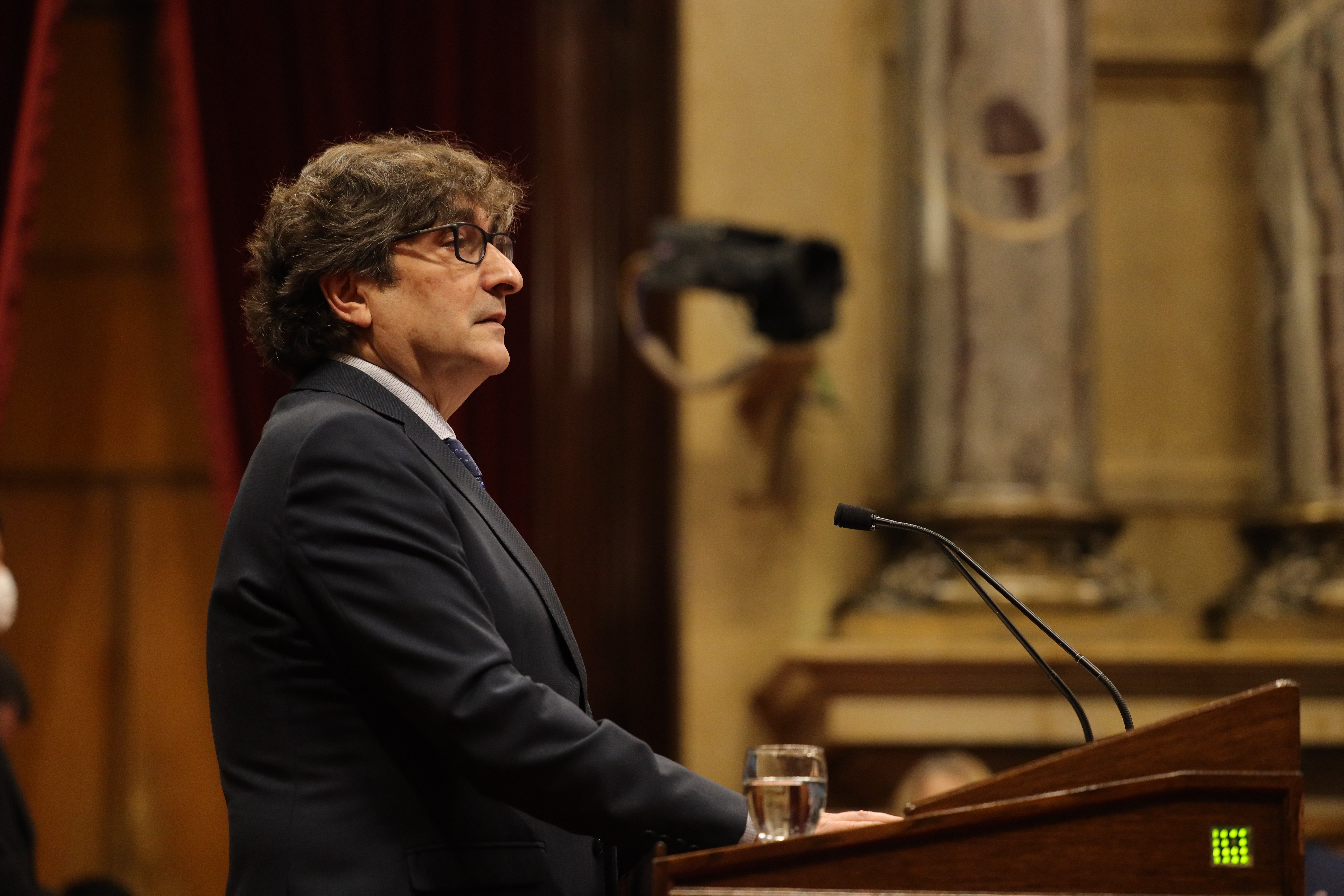 David Pérez, del PSC, regresa al pleno del Parlament tras un infarto: "El sistema sanitario es un tesoro"