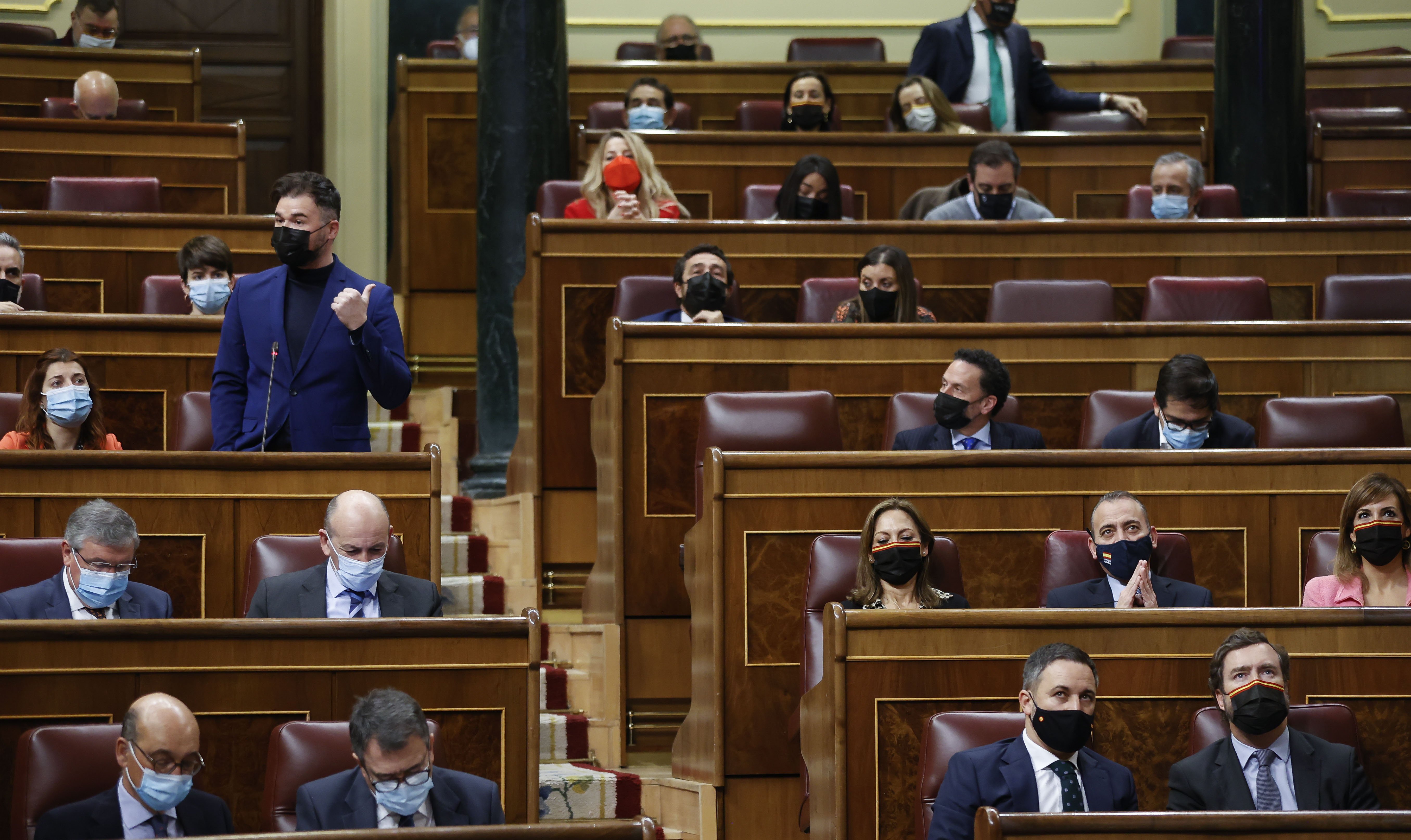 Sánchez i Rufián se les tenen al Congrés, on s'acusen d'alimentar la ultradreta