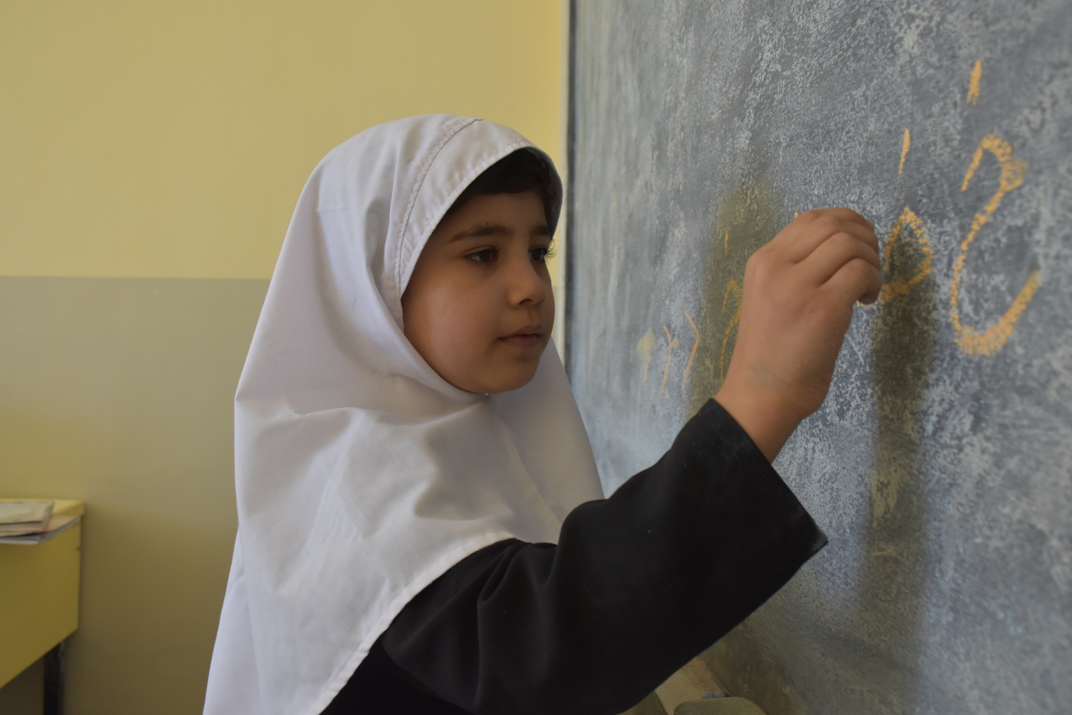 Decepció entre les afganeses: els talibans mantenen les escoles tancades