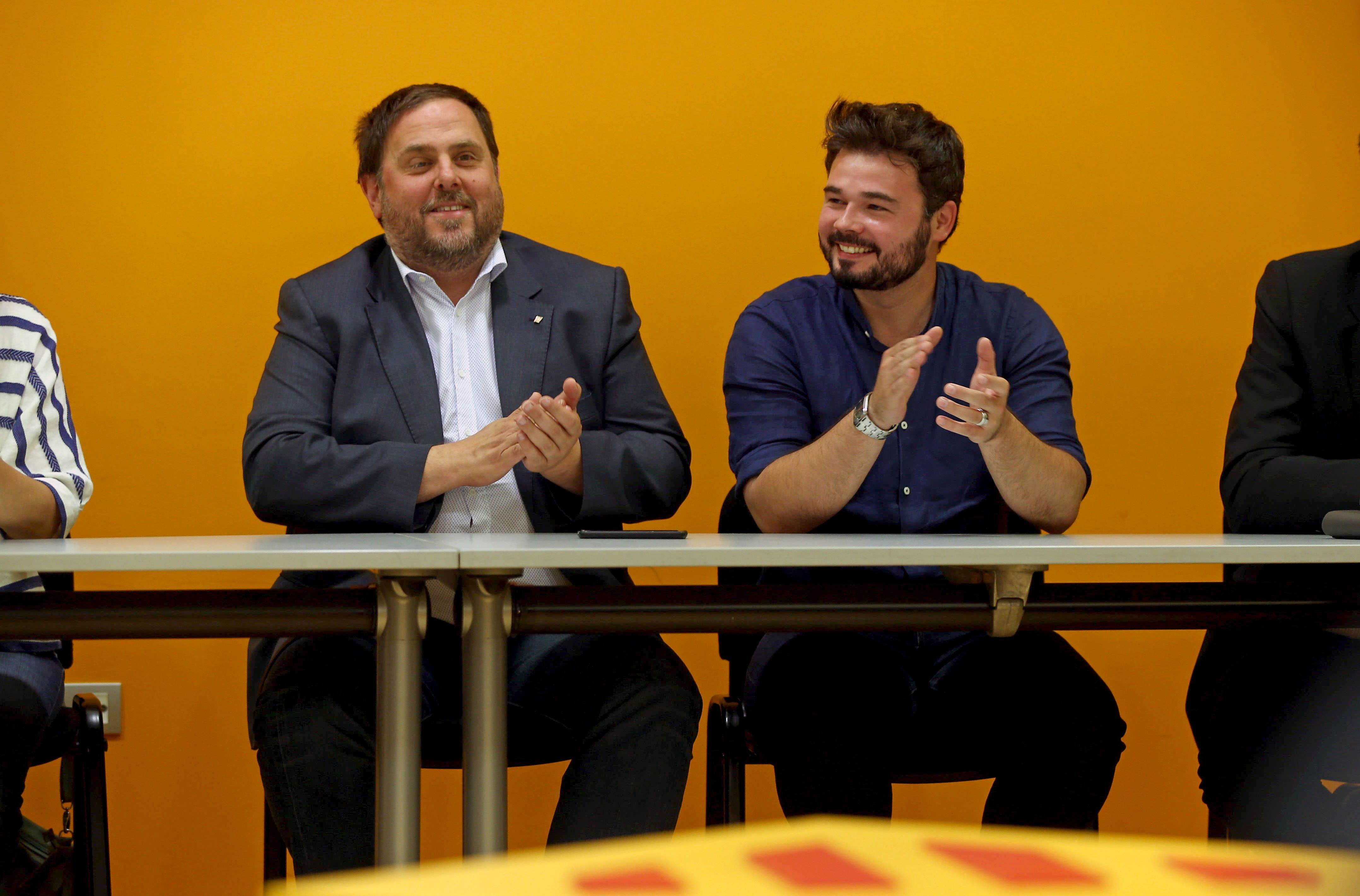 Junqueras pide en Madrid a los diputados de ERC que defiendan el referéndum "con uñas y dientes"