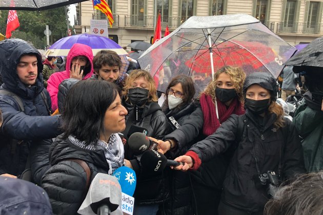 sindicatos vaga català atienden los medios / Abel Degà