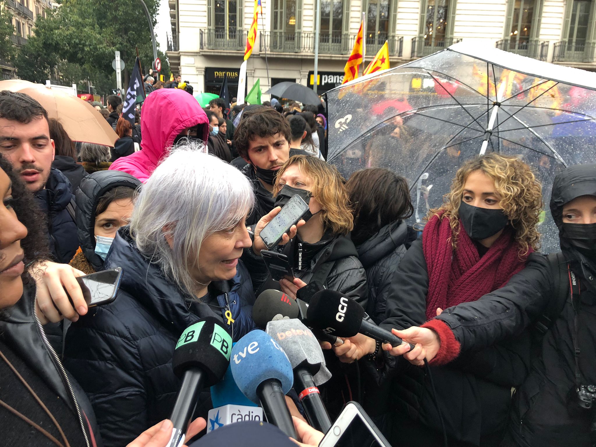 Dolors sabater, CUP, atiende los medios vaga català / Abel Degà
