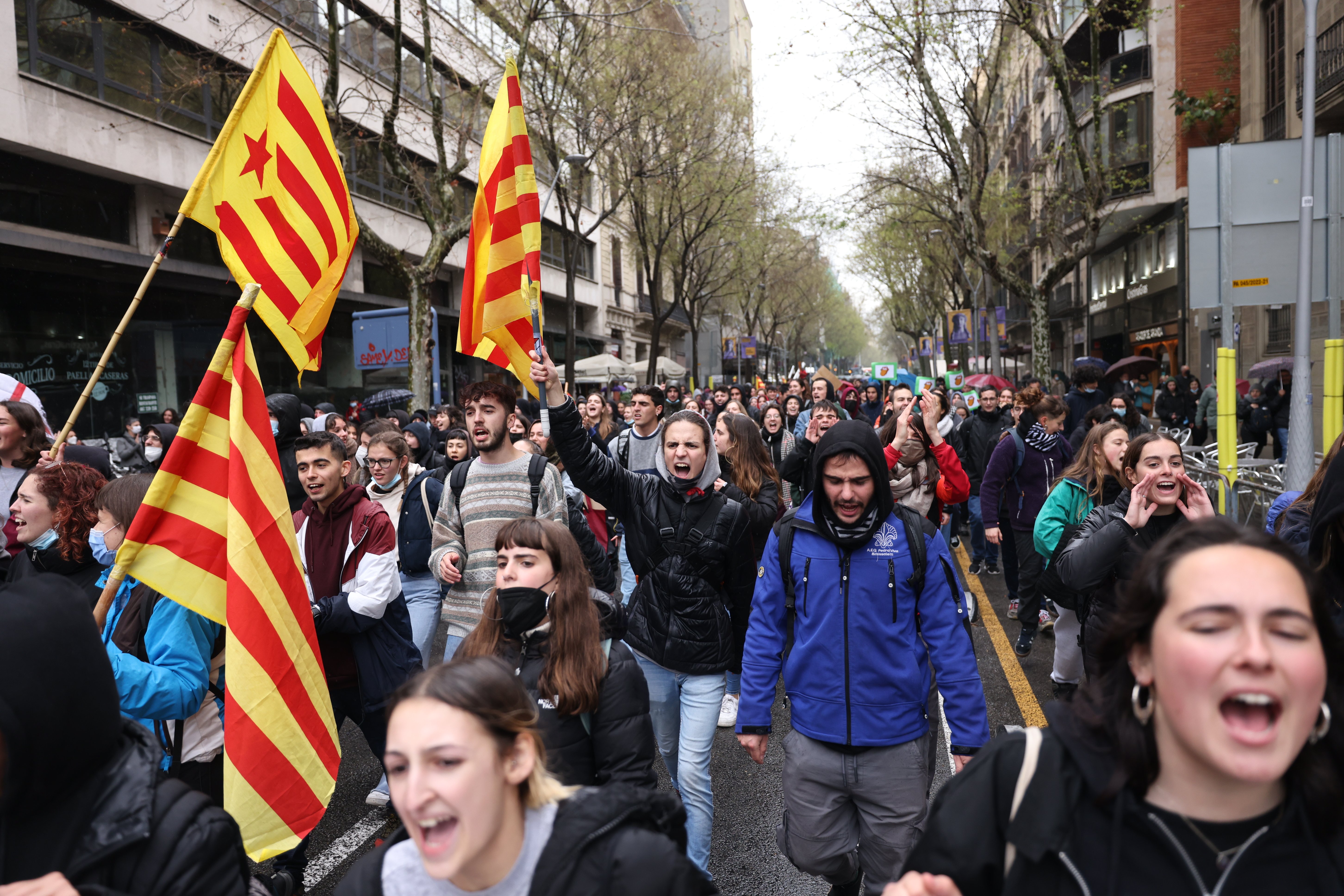 Milers de persones es manifesten contra la sentència del 25% del castellà