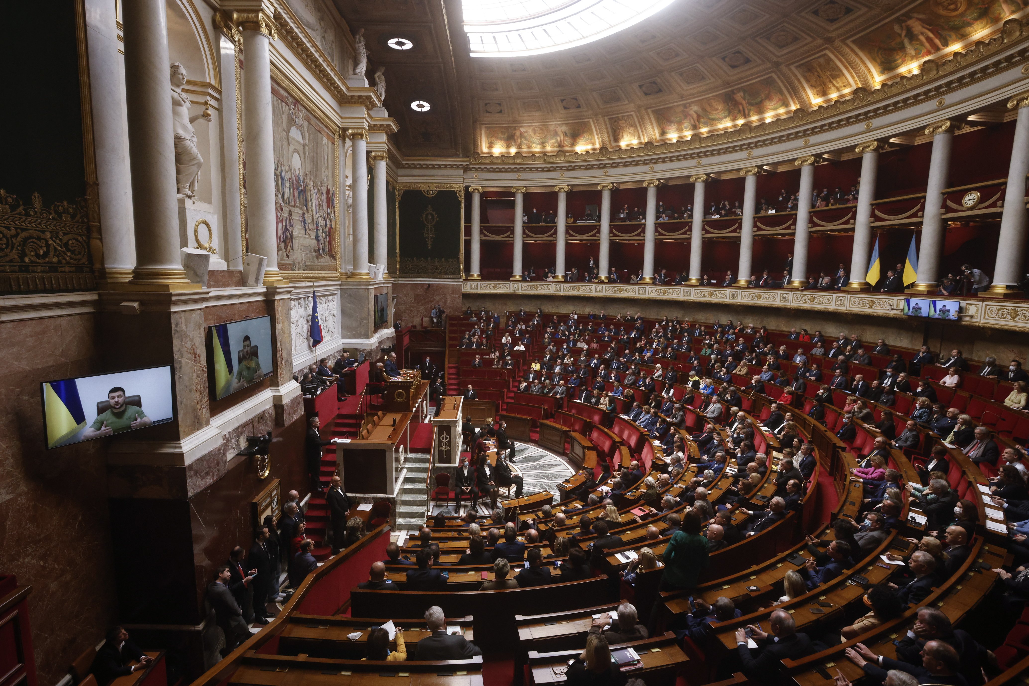 Zelenski comparece en el Parlamento francés: "Detener la guerra es en vuestras manos"