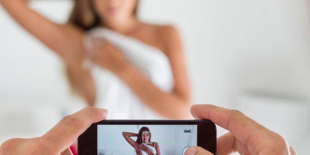 El envío de foto íntimas en redes sociales o aplicaciones de citas se