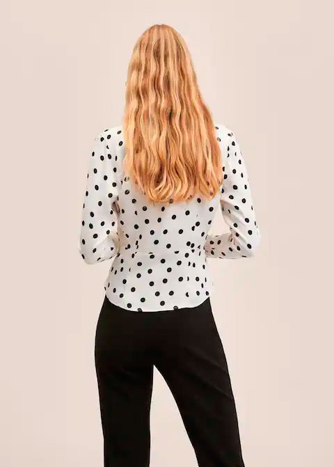 Blusa satinada con lunares1