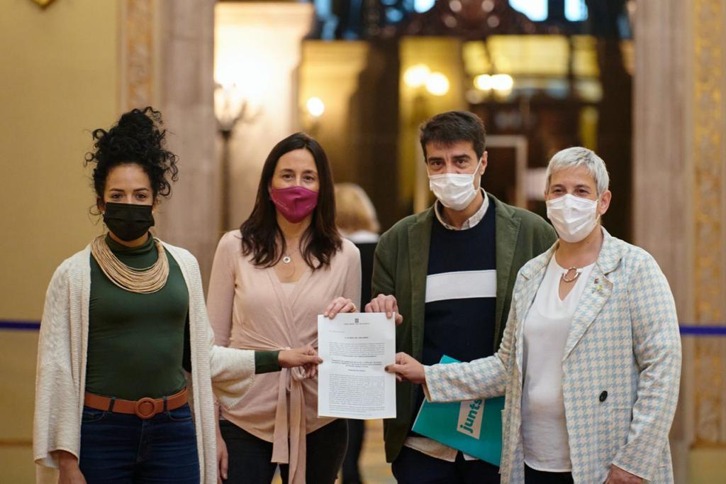 Junts recula en el pacte del català arran del daltabaix a l'independentisme