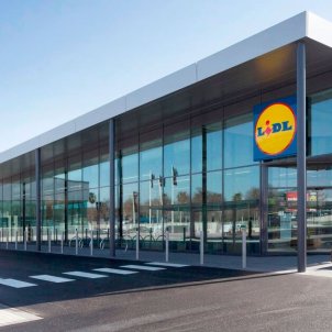 Lidl convierte la tumbona con parasol en XXL