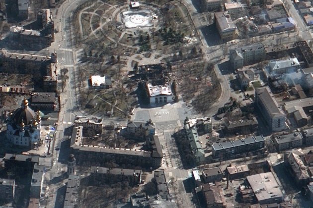 Imagen satélite teatro Mariupol bombardeado   Maxar Technologies Efe
