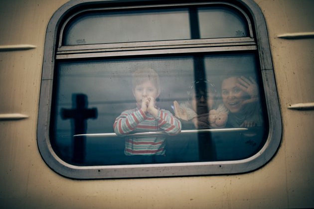 Marzo 02 Refugiados Ucrania esperan tren Chelm especial a Varsovia Polonia   Efe Bartlomiej Wojtowicz