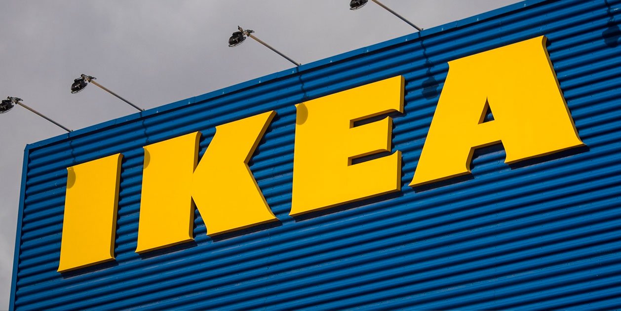 Ikea no espera al Black Friday y rebaja el sofá de 3 plazas más vendido