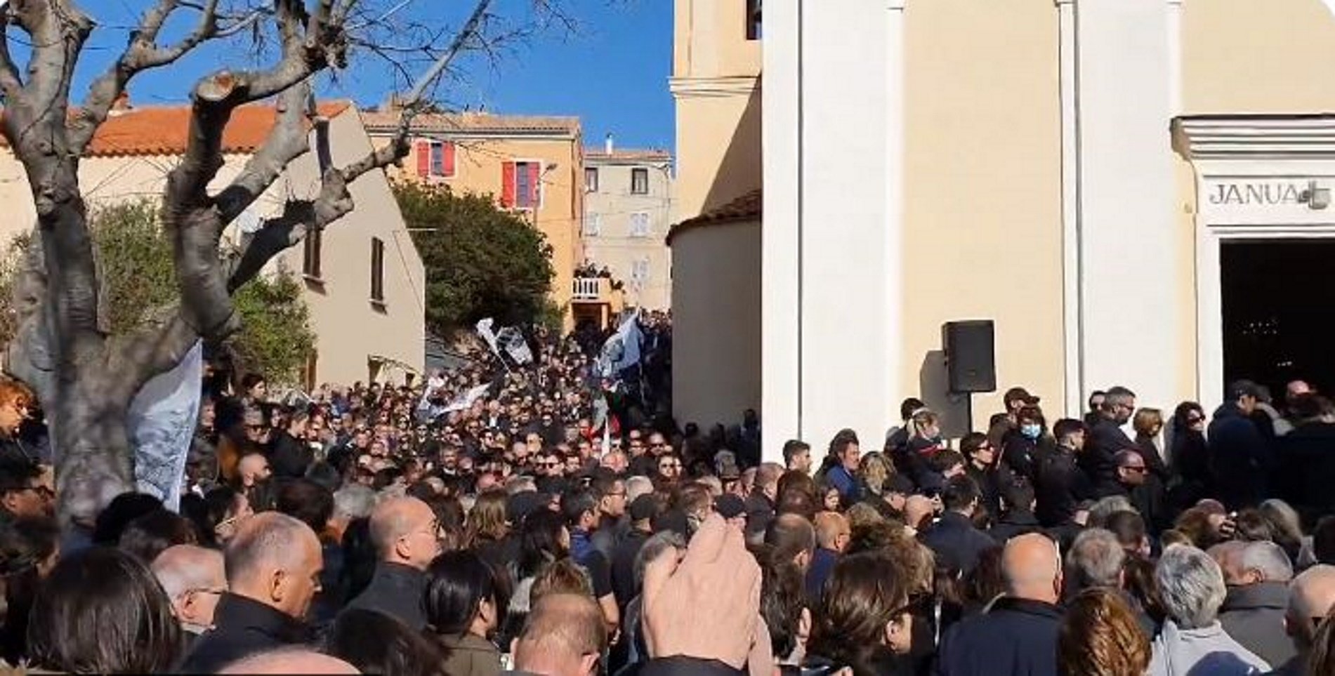 Despedida masiva al preso corso Yvan Colonna en su pueblo natal