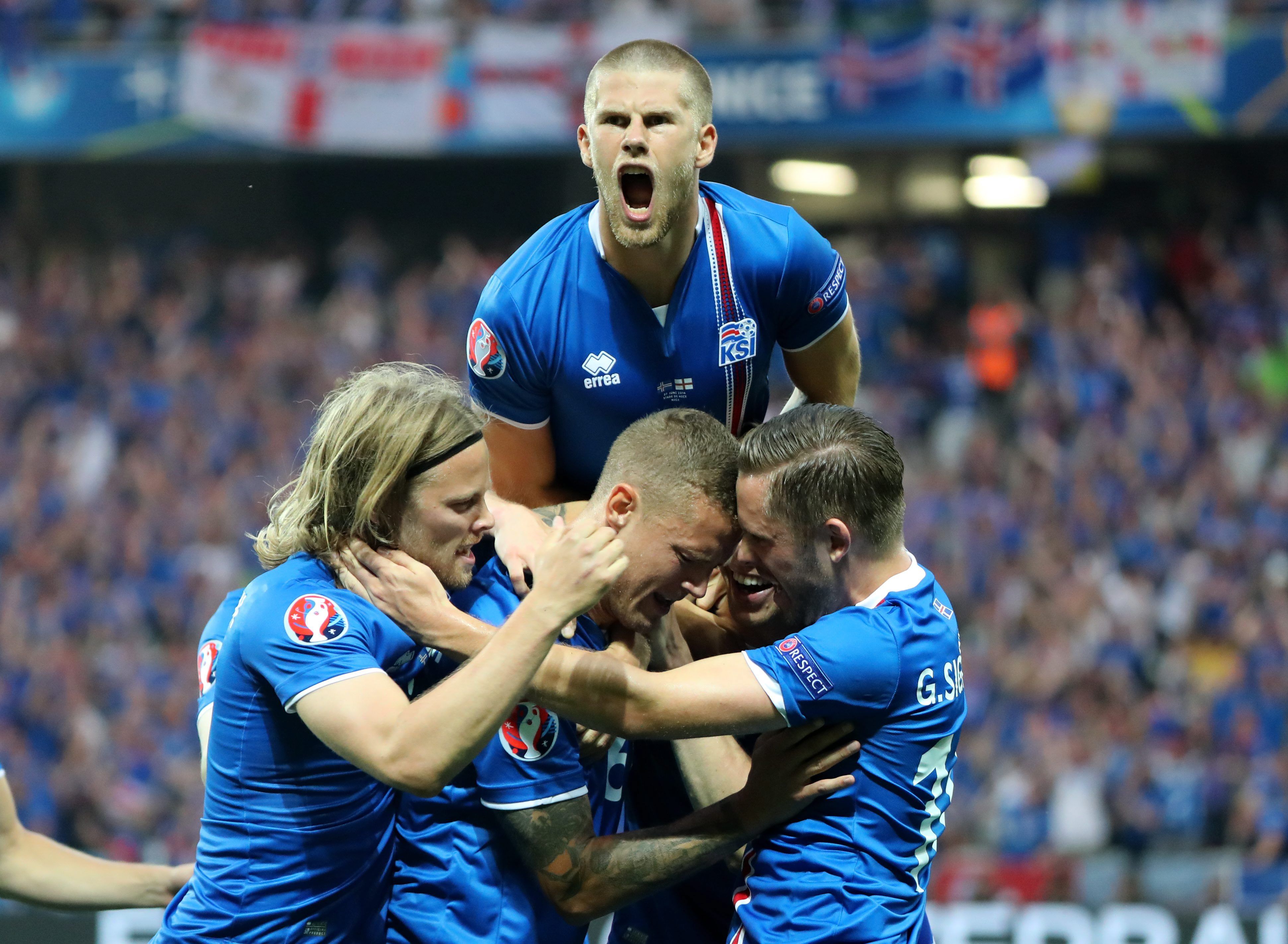 Islandia celebra el brexit de Inglaterra (1-2)