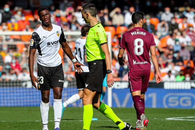 Ilaix Moriba Valencia Real Sociedad Arbitro Europa Press