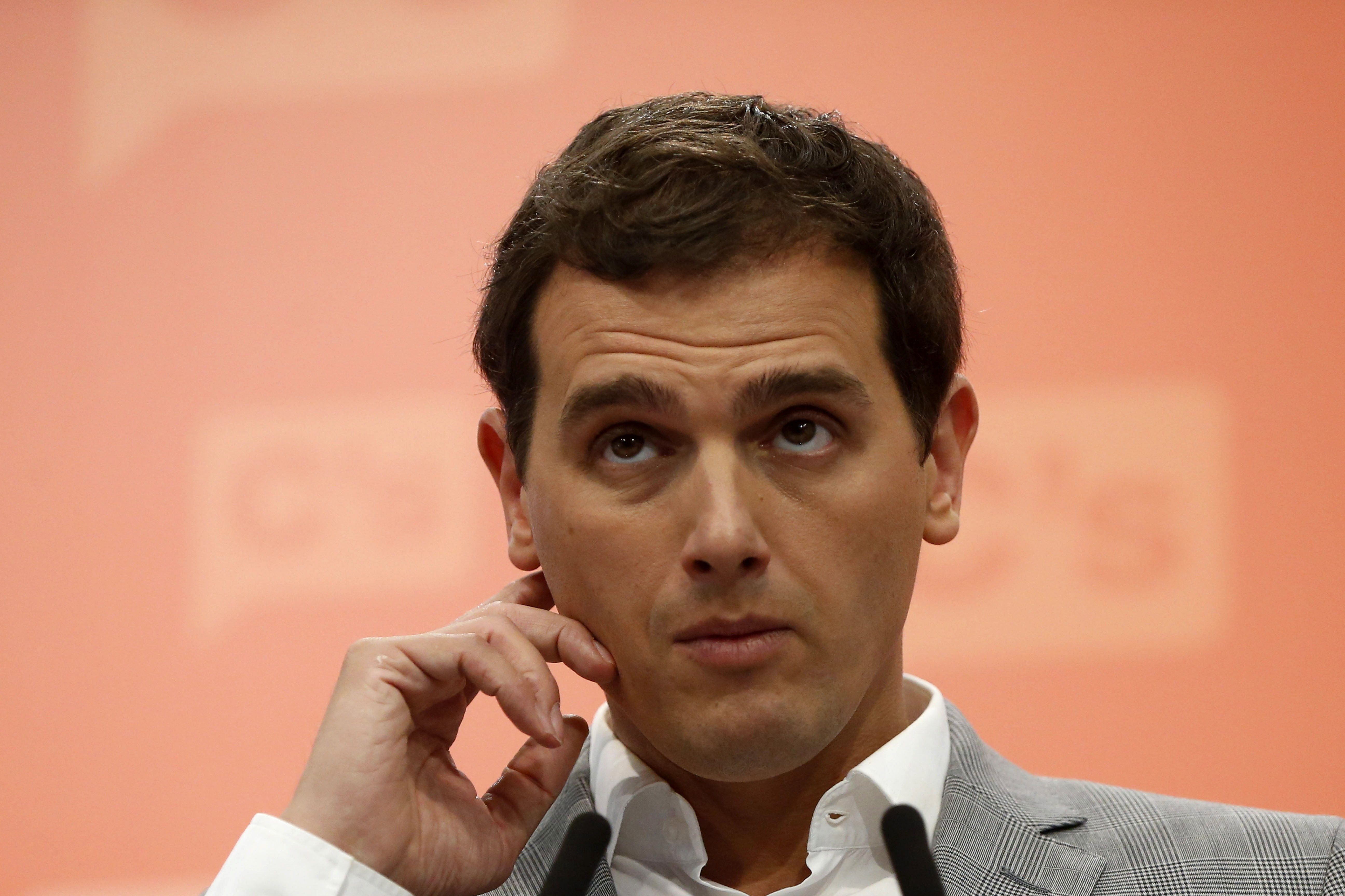 Rivera truca a Rajoy i Sánchez per formar una taula de negociació