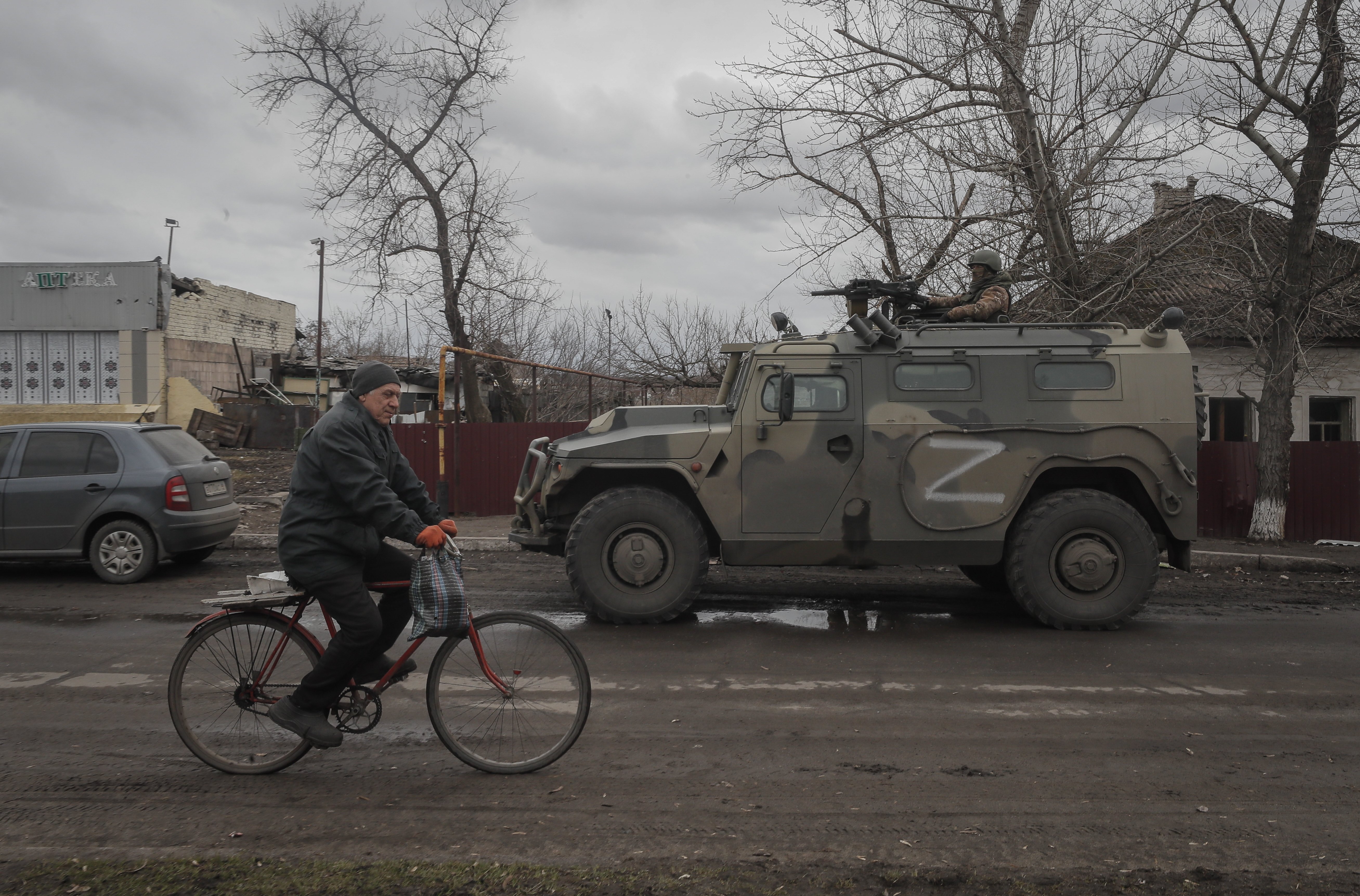 FOTOS | Les tropes russes fan arribar ajuda humanitària a Lugansk