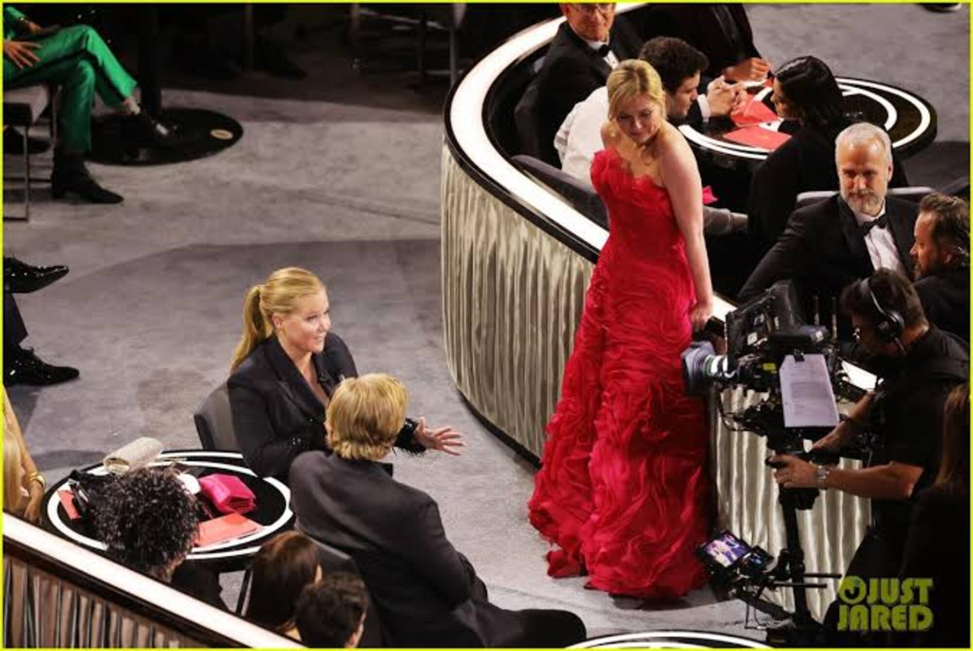 Más machismo en los Oscar: ningunean a Kirsten Dunst para entrevistar al marido