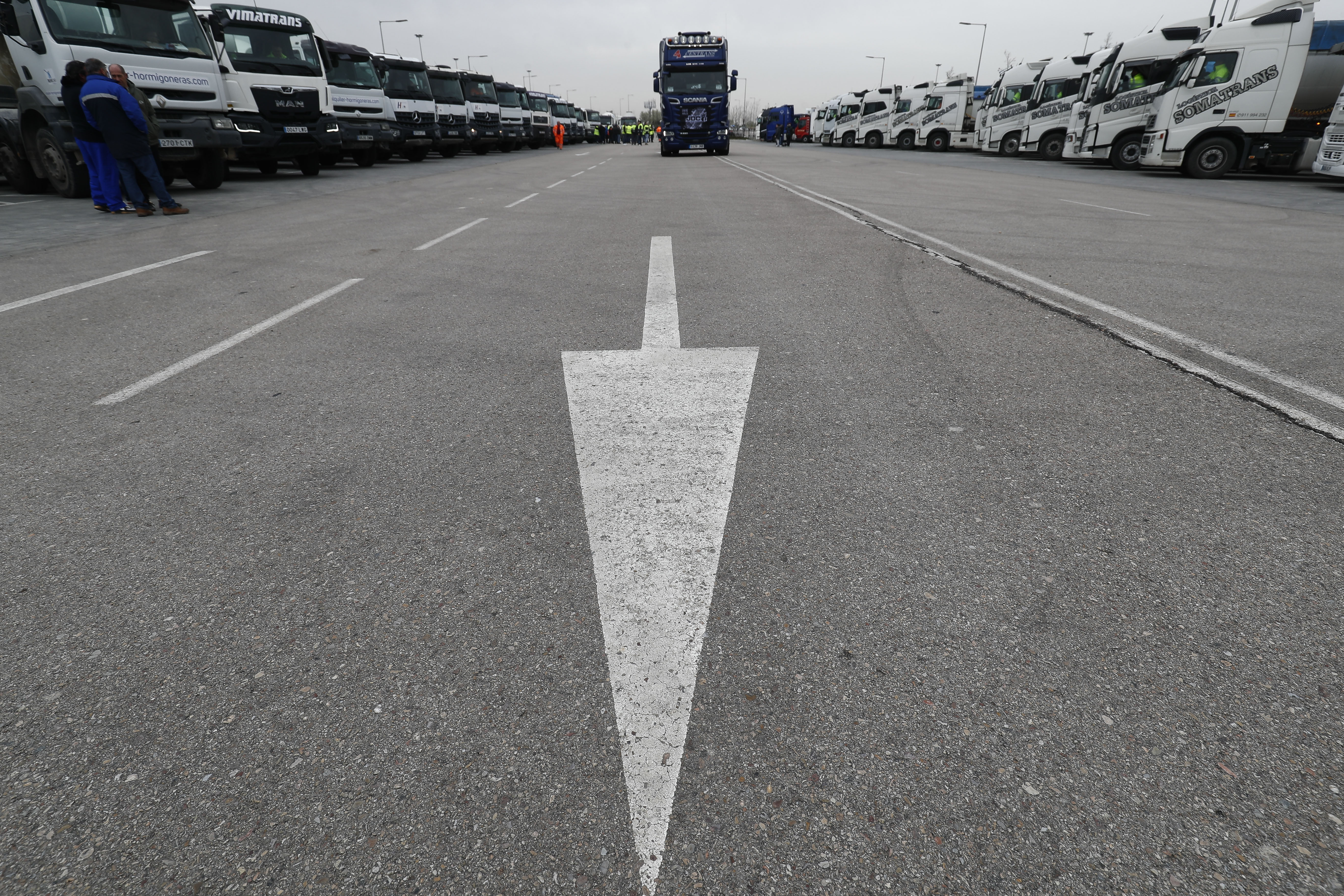 Los transportistas suspenden "temporalmente" la huelga después de 20 días