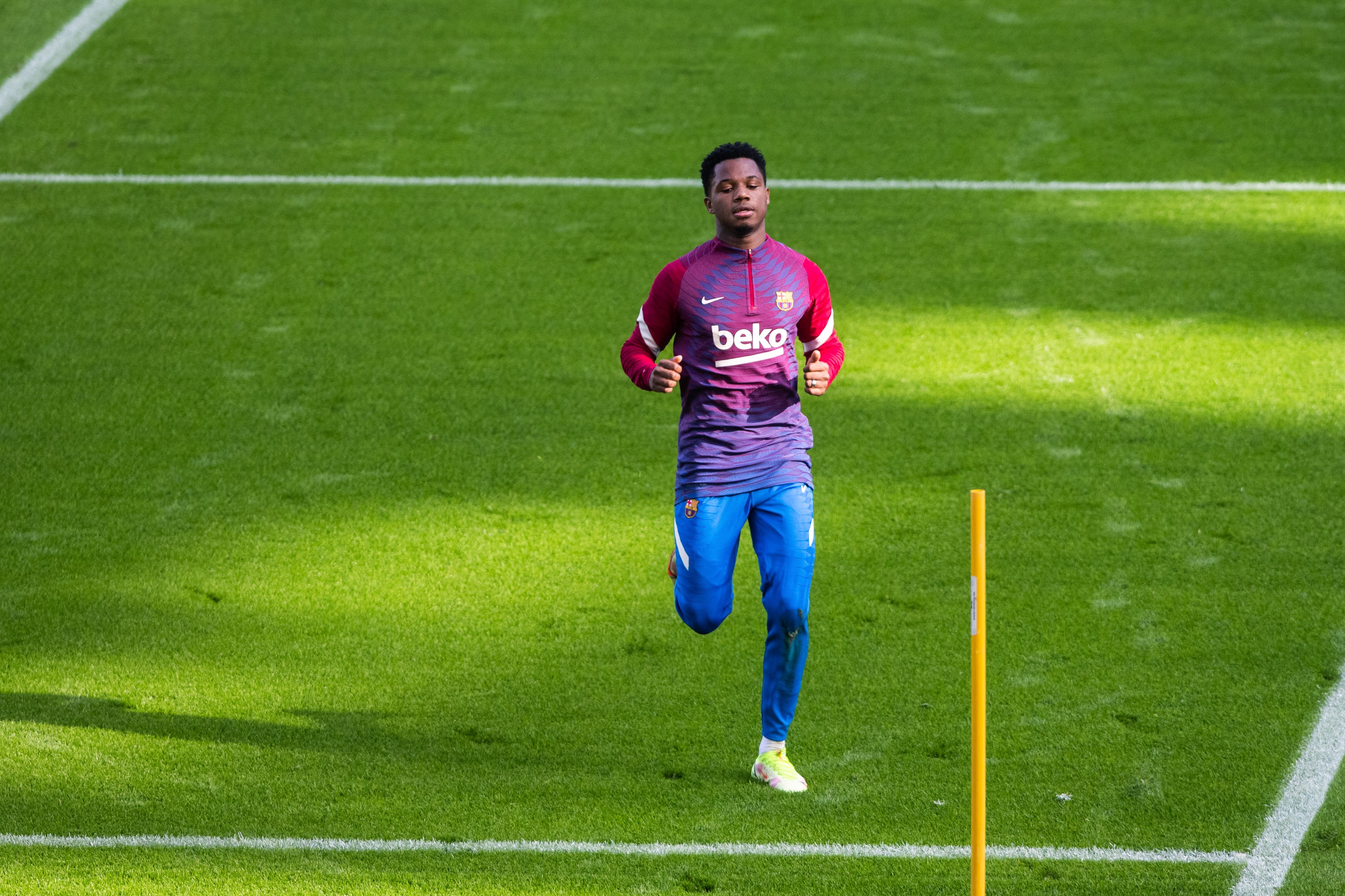 Ansu Fati torna a entrenar-se amb el Barça i la seva recuperació va per bon camí