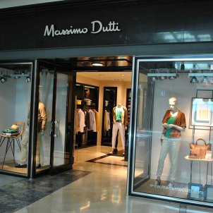 El banyador asimètric més elegant acaba d'arribar a Massimo Dutti