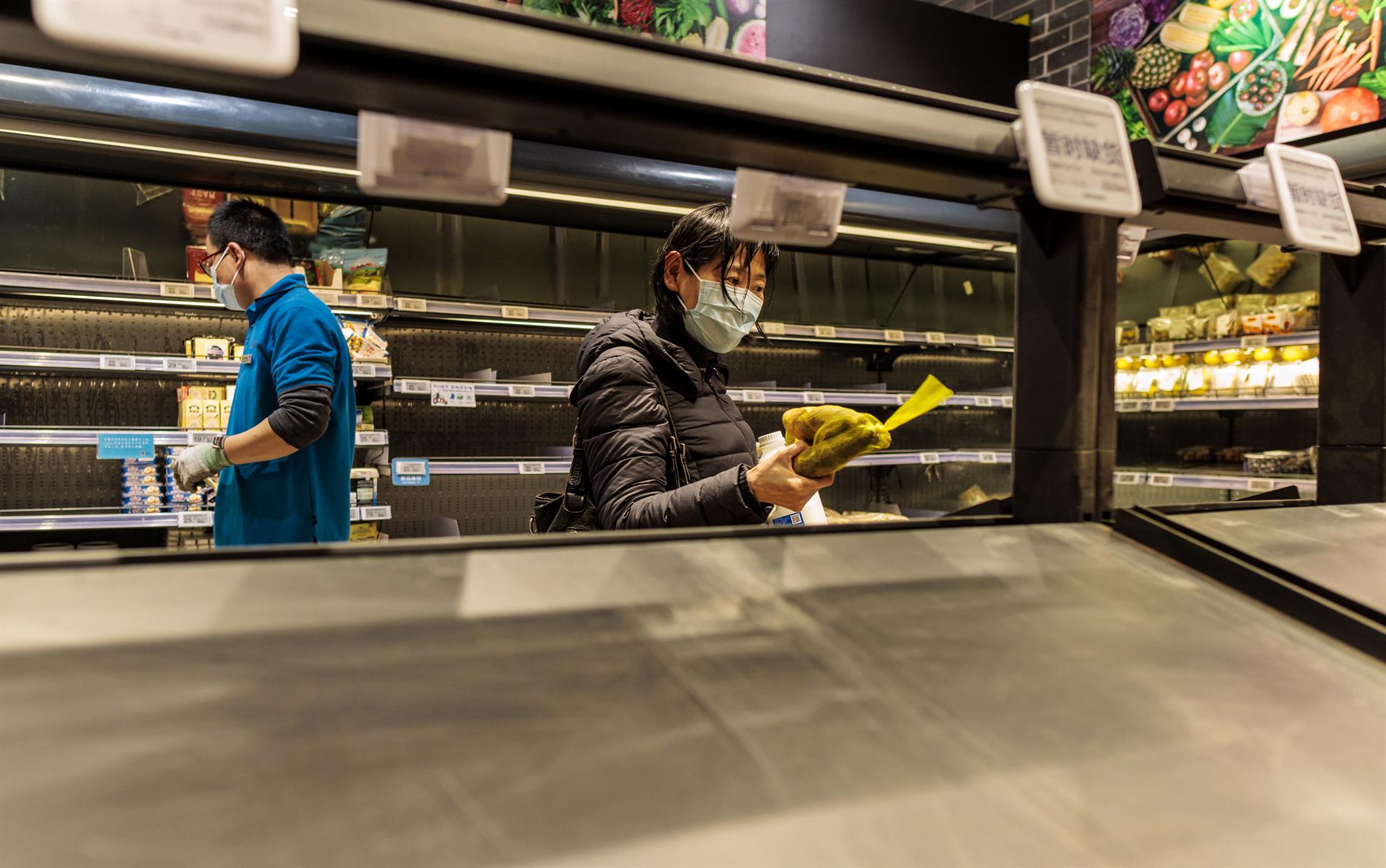 Batalles als supermercats de Xangai després d'un nou confinament per covid