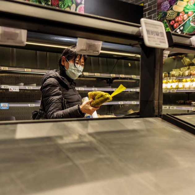 Batalles als supermercats de Xangai després d'un nou confinament per covid