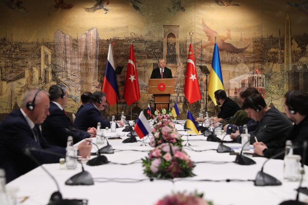presdiente turc Erdogan Reunión Turquía delegació govern rus ucraïnès, invasió Rússia Ucraïna Dolmabahce Palace, Istanbul Efe