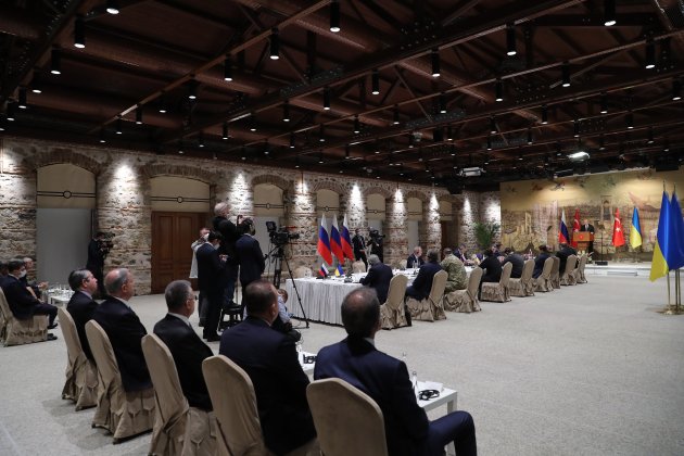 Reunión Turquía delegación gobierno ruso ucraniano, invasión Rusia Ucrania Dolmabahce Palace, Estambul 2   Efe