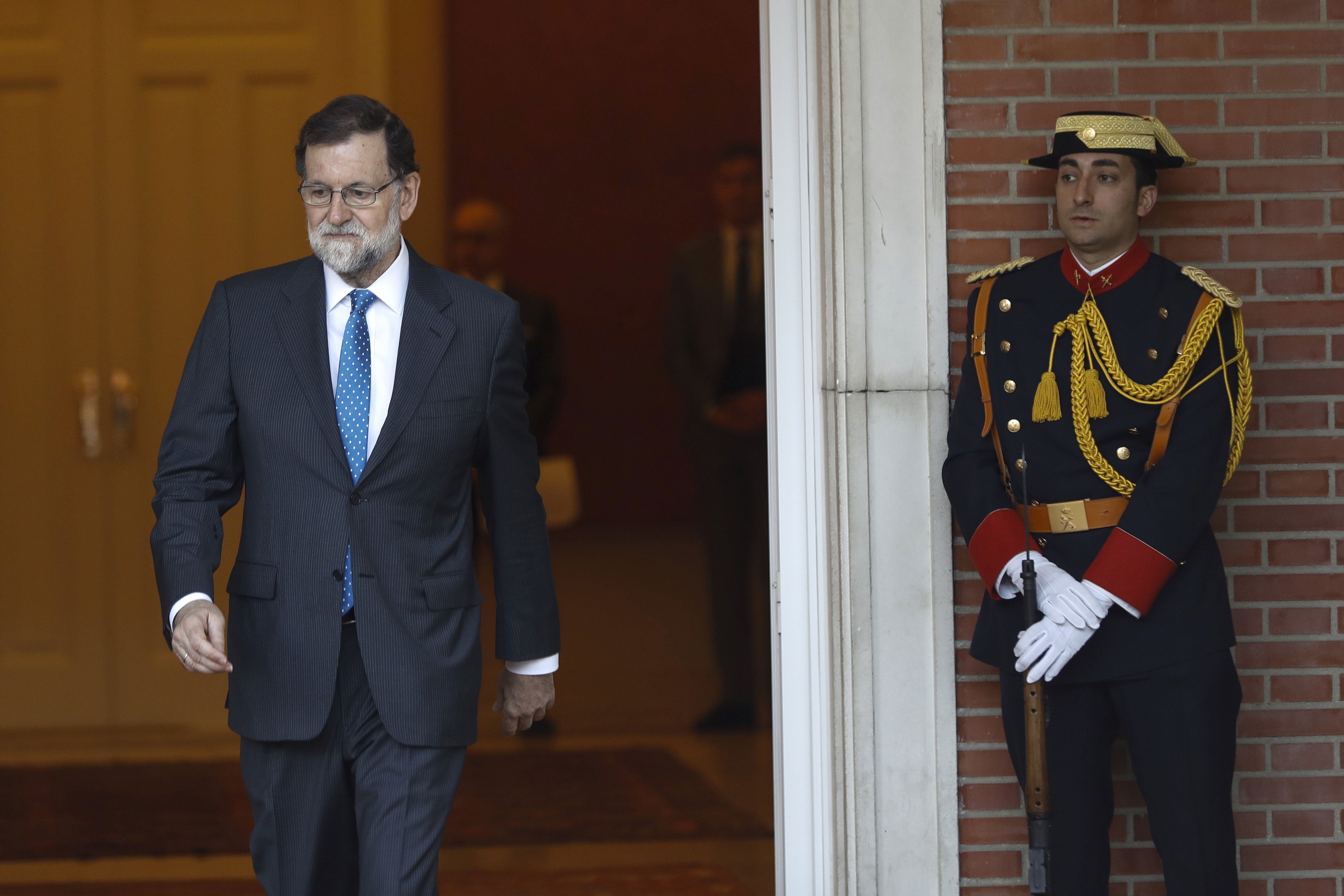 Rajoy afronta la moció de censura d'Iglesias assetjat pels escàndols