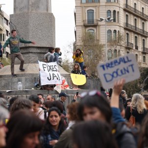 Manifestación maestros y profesores educación, obelisco paseo de Gràcia, manifestantes, protestas - Sergi Alcàzar