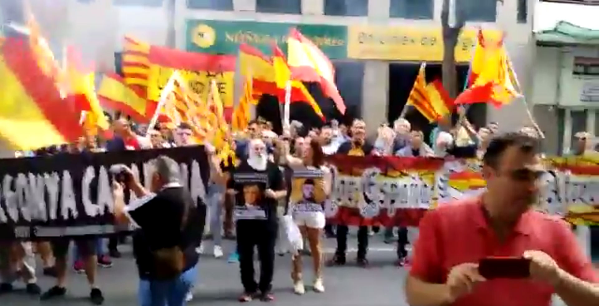 Manifestación ultra delante de la sede de ERC