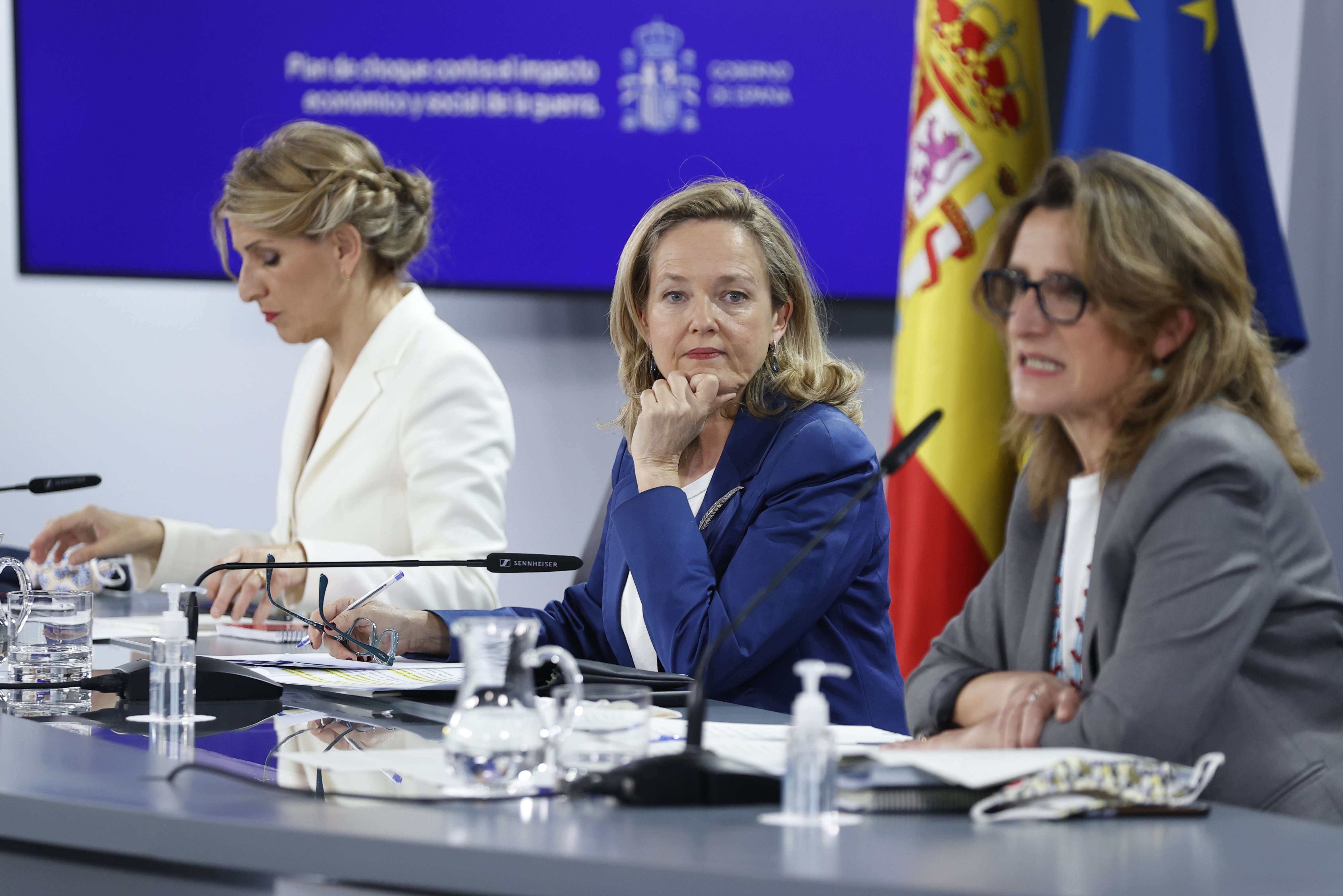 El govern espanyol reclama "unanimitat" pel seu decret anticrisi