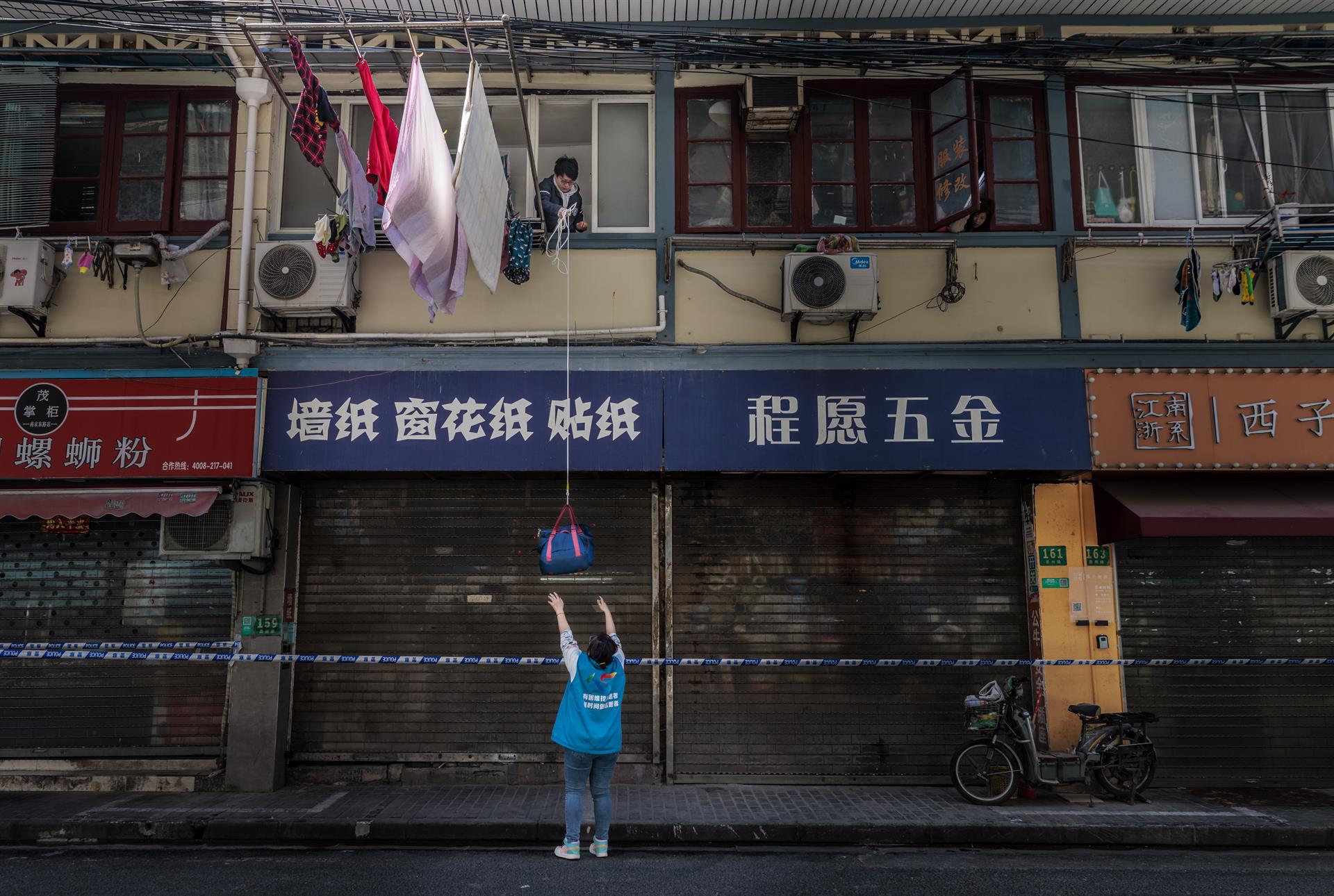 El enredo de Shanghái: frenar la covid sin parar la economía