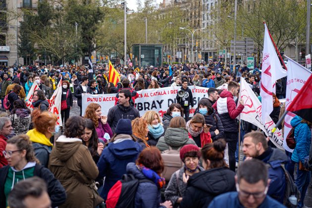 Manifestación educación, maestros y profesores, ambiente, ronda universitat - Pau de la Calle