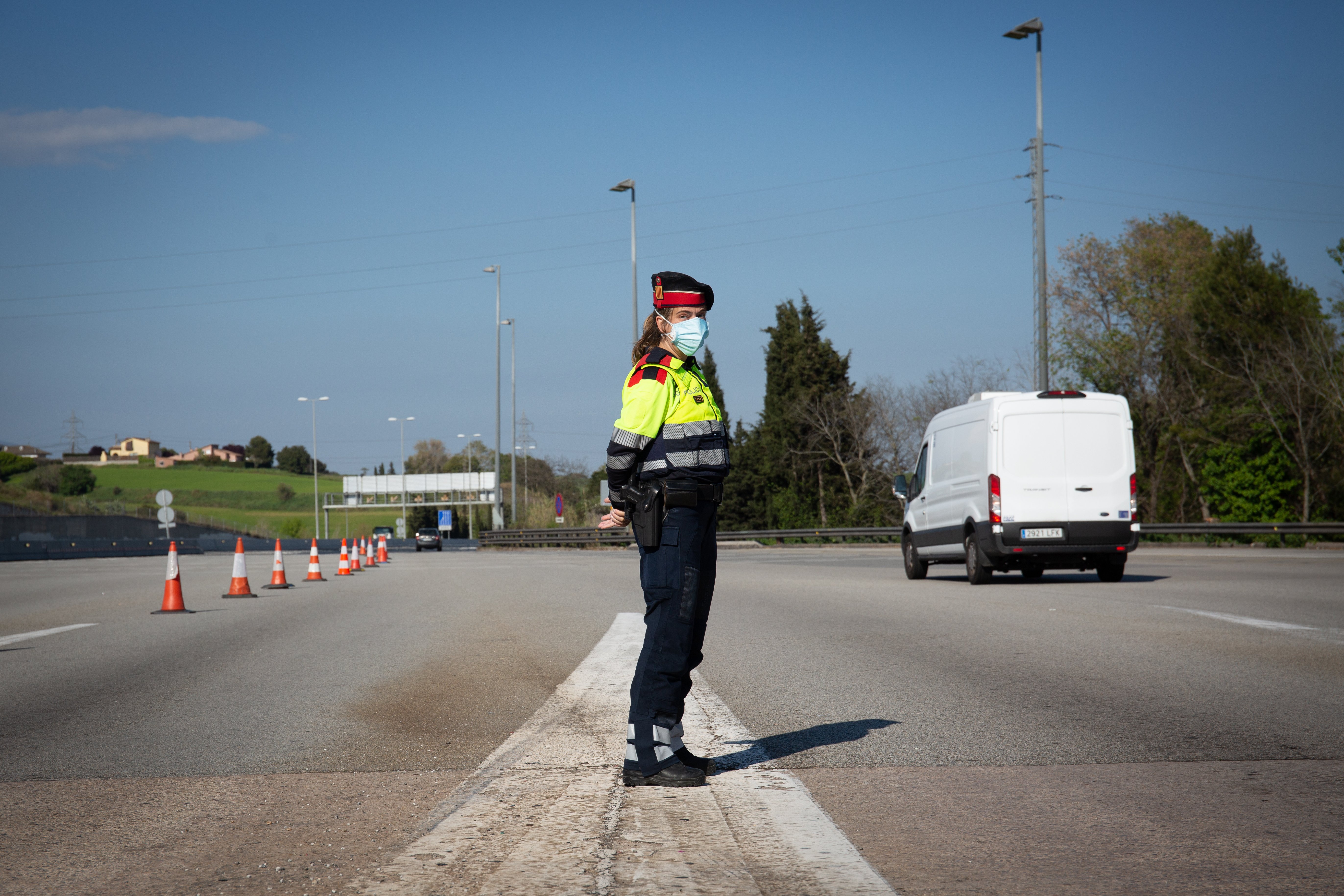 Mossos detiene la retirada de los agentes de Trànsit del territorio