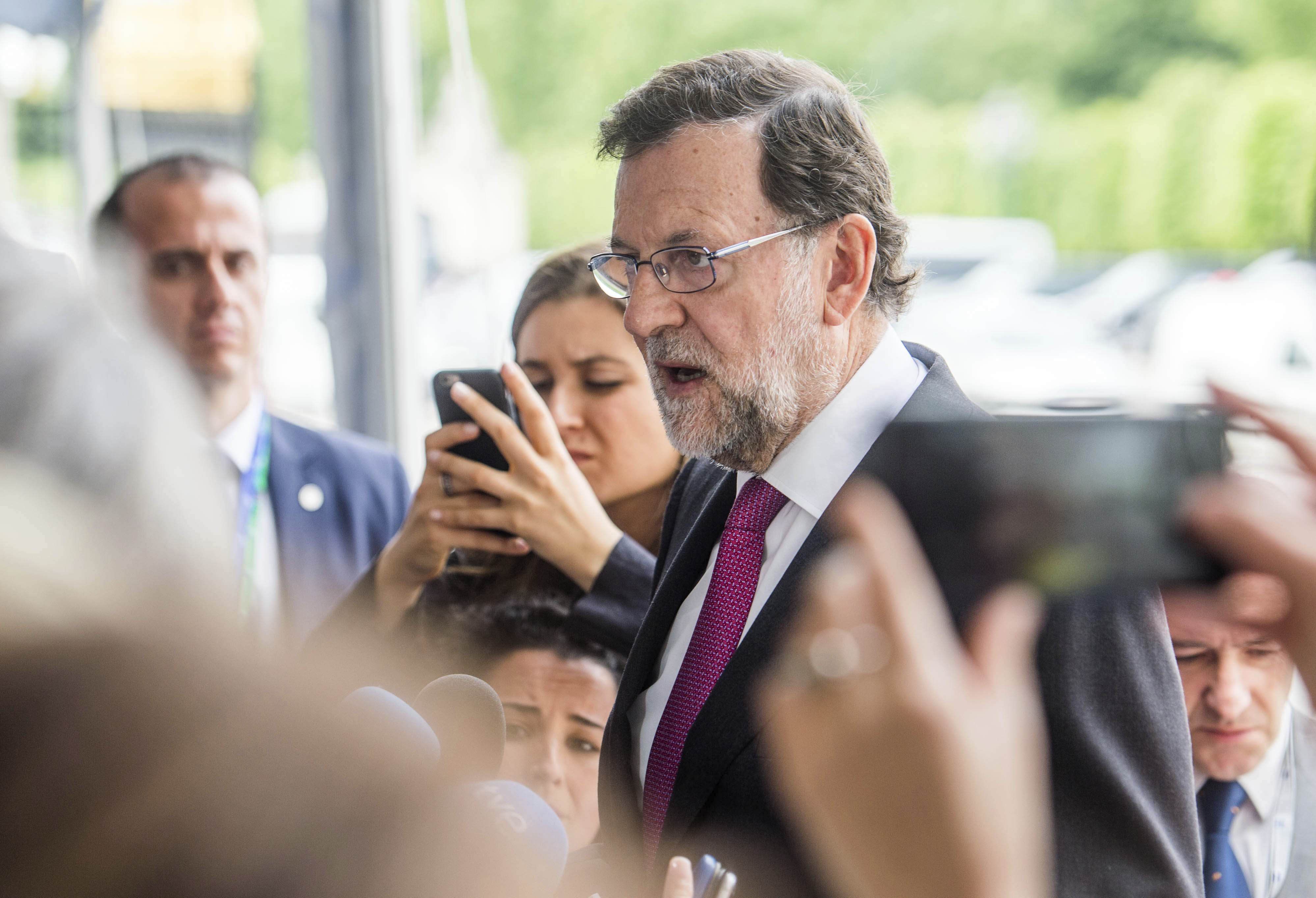 El PP tienta al PSOE abriéndose a la reforma constitucional