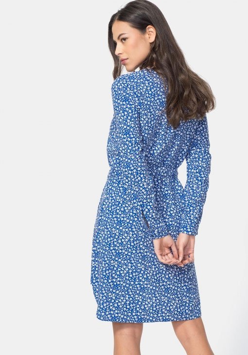 Un vestido de Carrefour se vende parar porque recuerda a los de o Mango, pero cuesta 11,...