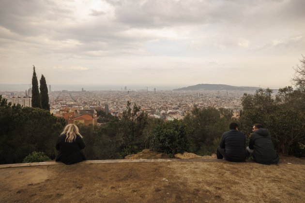 Mirador Joan Salas vistas Barcelona edificios pisos alquiler viviendas montjuïc turistas - Sergi Alcazar1