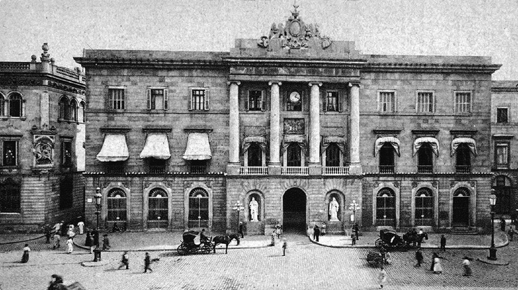 L'Ajuntament de Barcelona crema les butlletes d'adhesió a Espanya L'Ajuntament de Barcelona crema les butlletes d'adhesió a Espanya