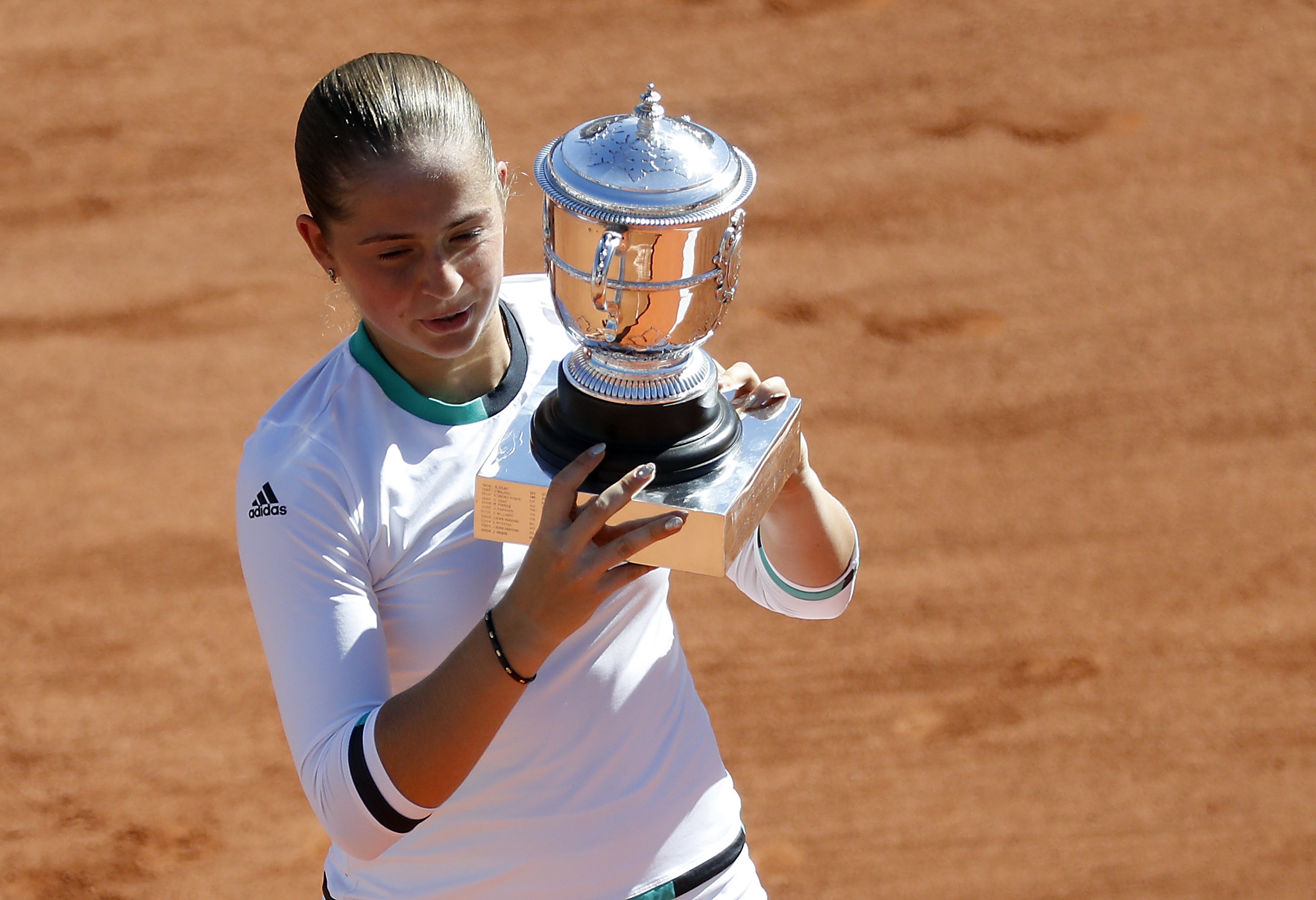 Ostapenko, campeona de Roland Garros con sólo 20 años