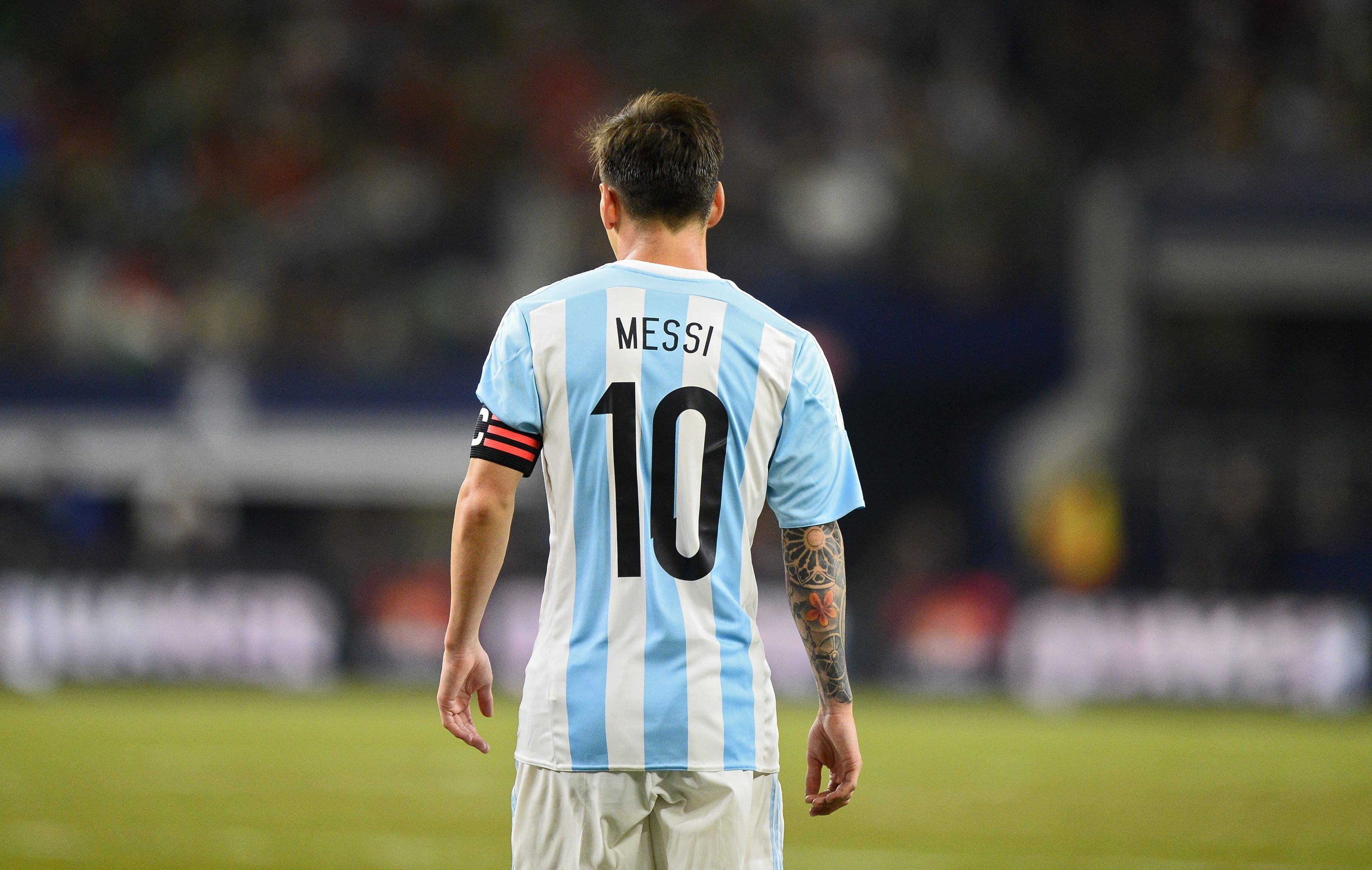 Manifestació perquè Messi no marxi de la selecció