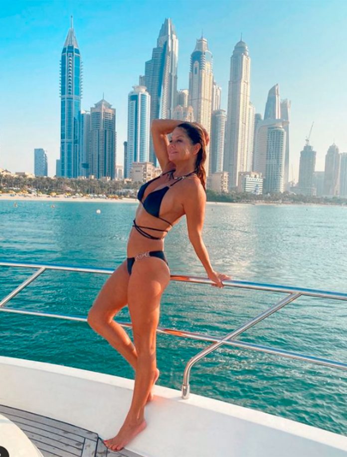 Makoke en bikini en dubai / redes