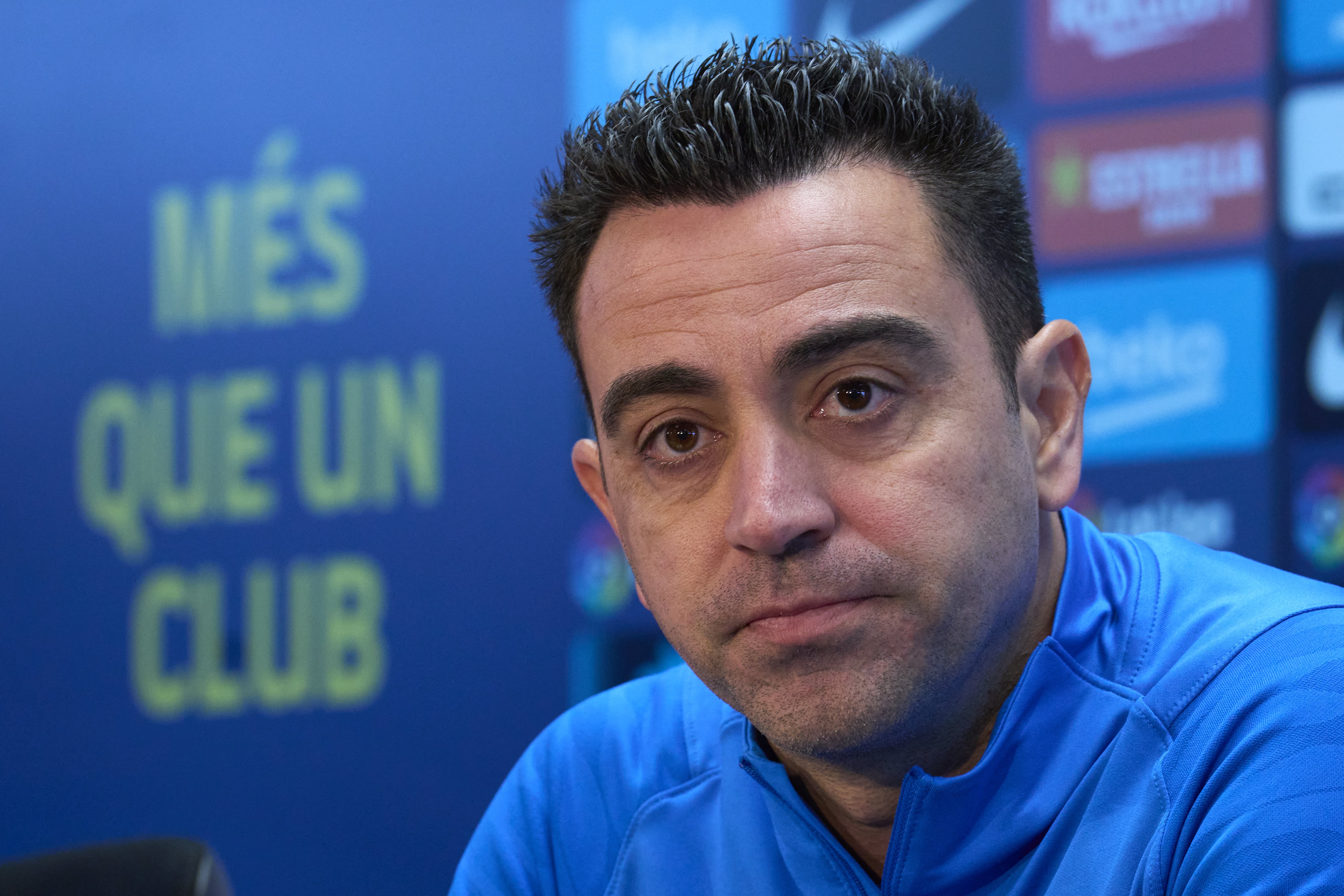 Xavi Hernández comunica a Joan Laporta que no compta amb ell, i posa el president del Barça en un problema