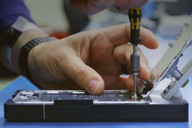 Reparando un teléfono de Apple