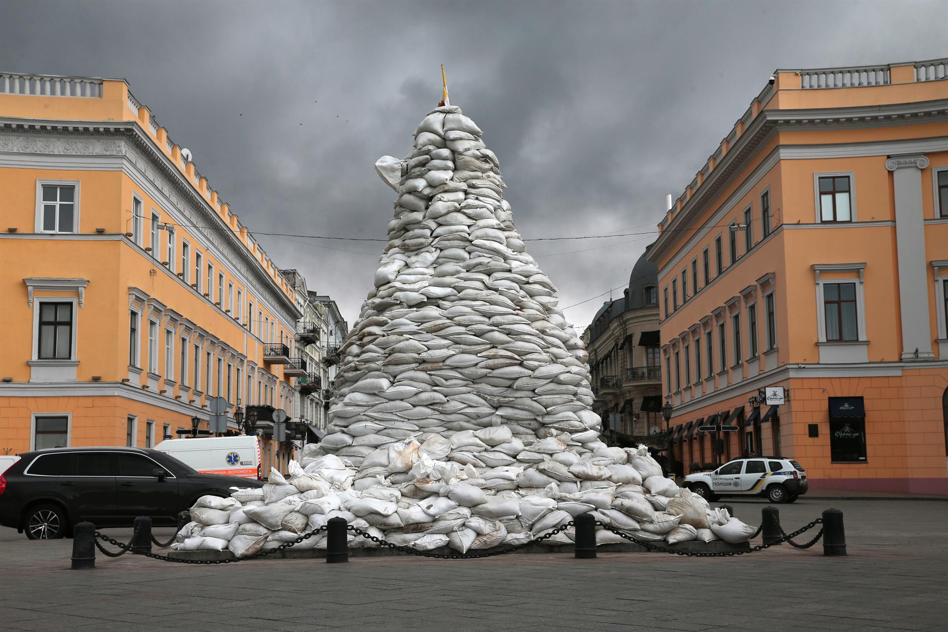 Monumento Duque de Richelieu Odesa protegido ataques rusos efe