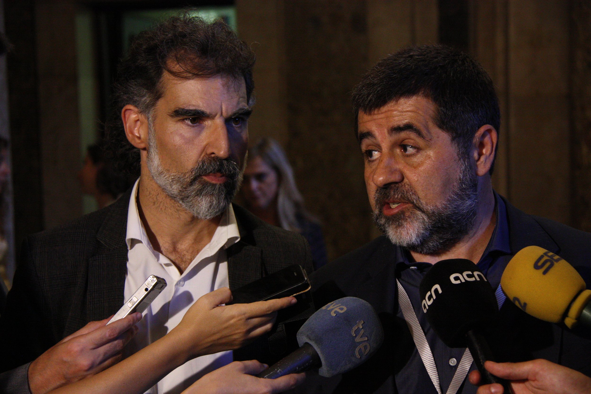 ANC i Òmnium avalen els canvis del Govern: “Reforcen el referèndum”