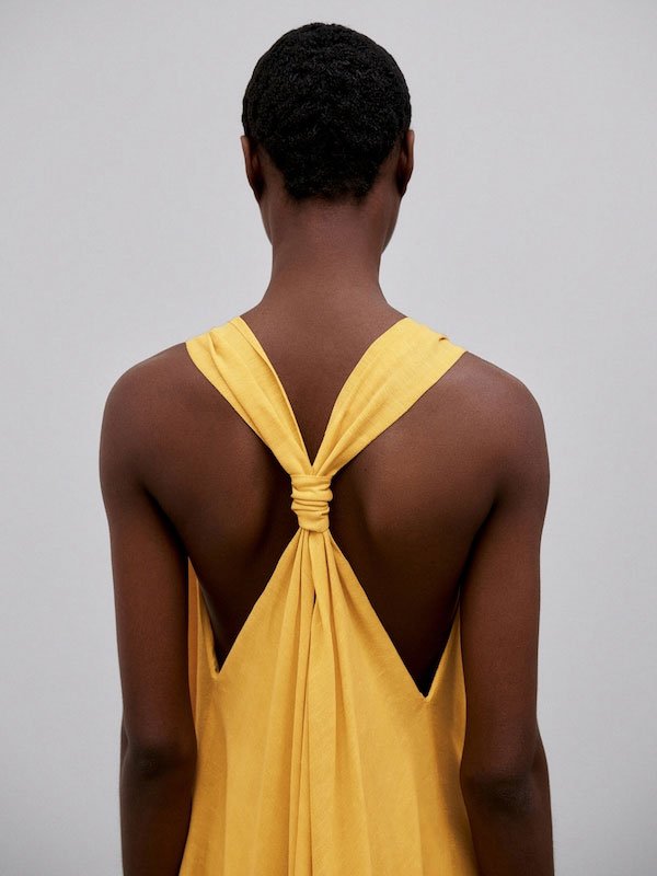 Vestit llarg amb detall de nusos