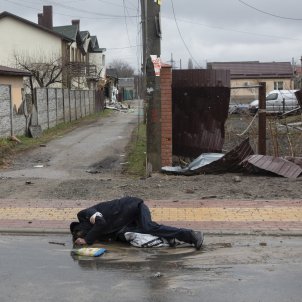 guerra rusia ucrania cadaver bucha efe