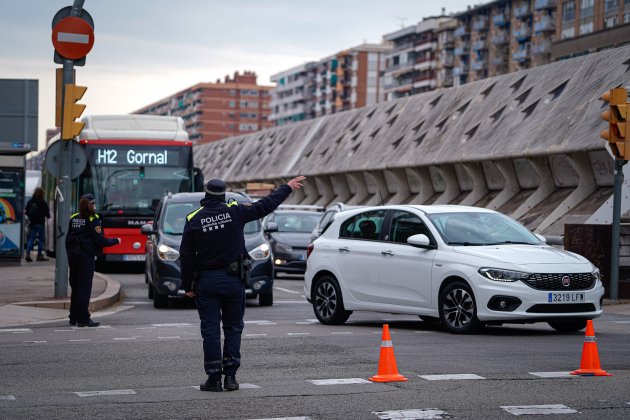 Nuevo túnel de laso Glorias, atasco, entrada Barcelona, tráfico, tránsito, caravana, Gran vía de las cortes catalanas, guardia urbana dirige - Pau de la Calle