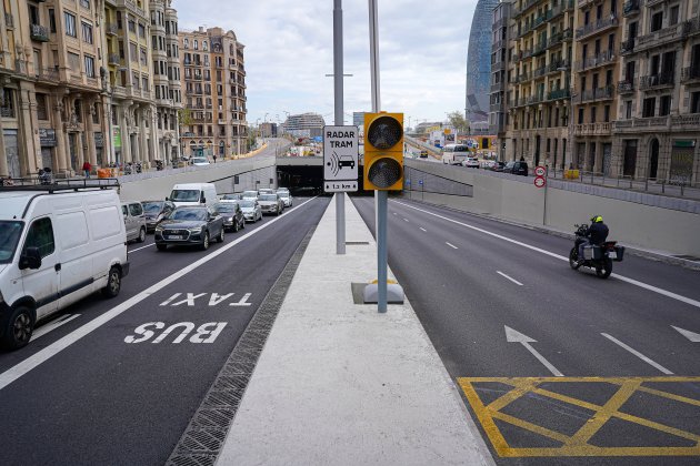 Nuevo túnel Glorias, tráfico, atasco, caravana, Granvia de les Corts Catalanes con Castillejos, coches radar tram - Pau de la Calle